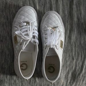 GUESS white sneakers in AMAZING condition